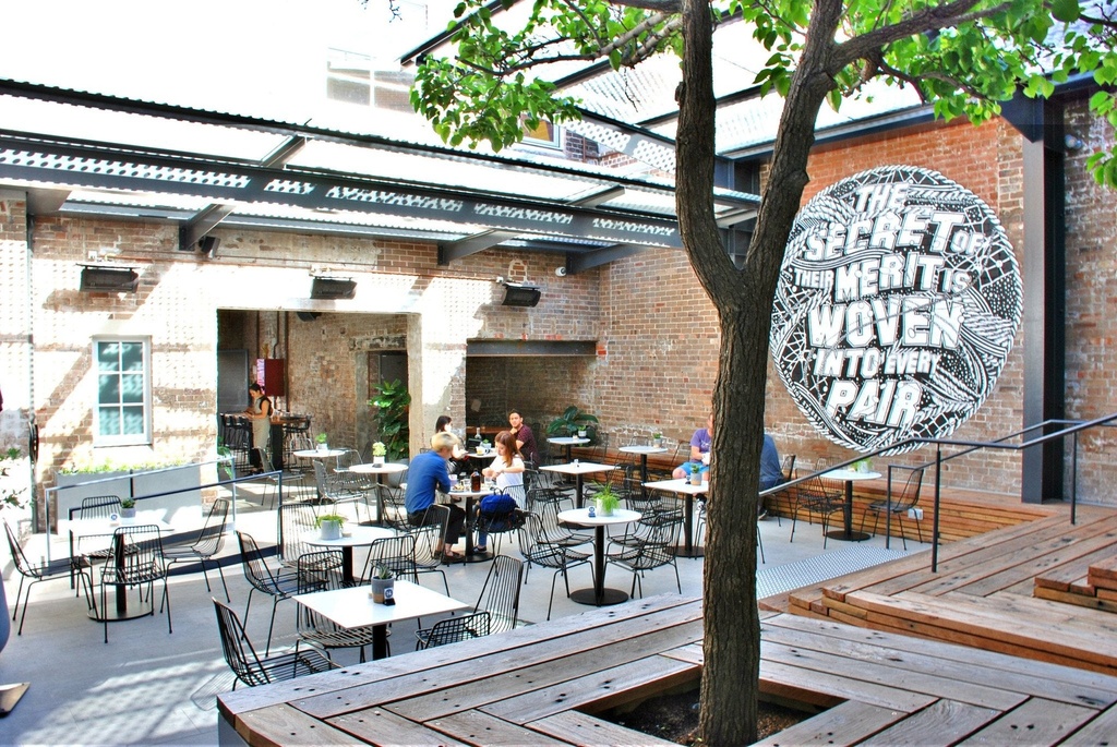 Cafe: Henry Lee's