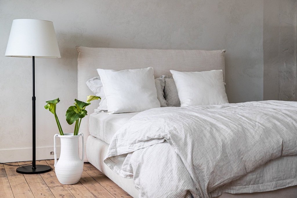 [7028Q-3-A1958-2A] Leila Bed